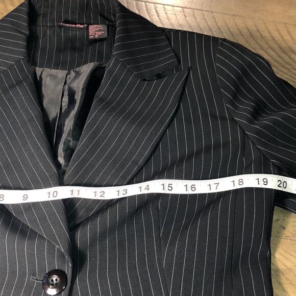 Shape FX’s Peplum Pinstripes Darted Crop Blazer Timeless Wide Lapel. Fully Lined - Picture 9 of 17